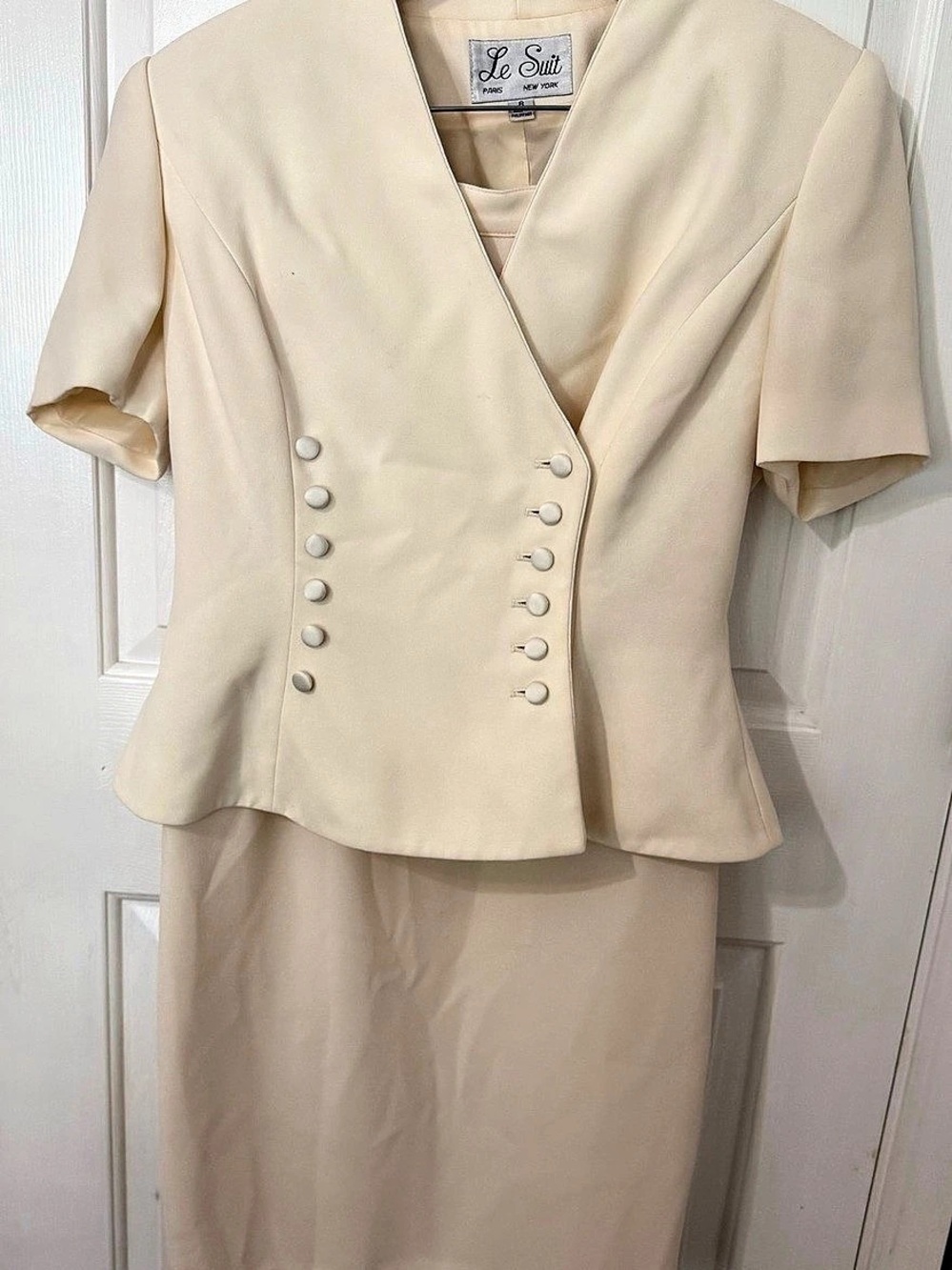 Le Suit Women's Polyester Skirt Suit in Cream Size 8 Like New